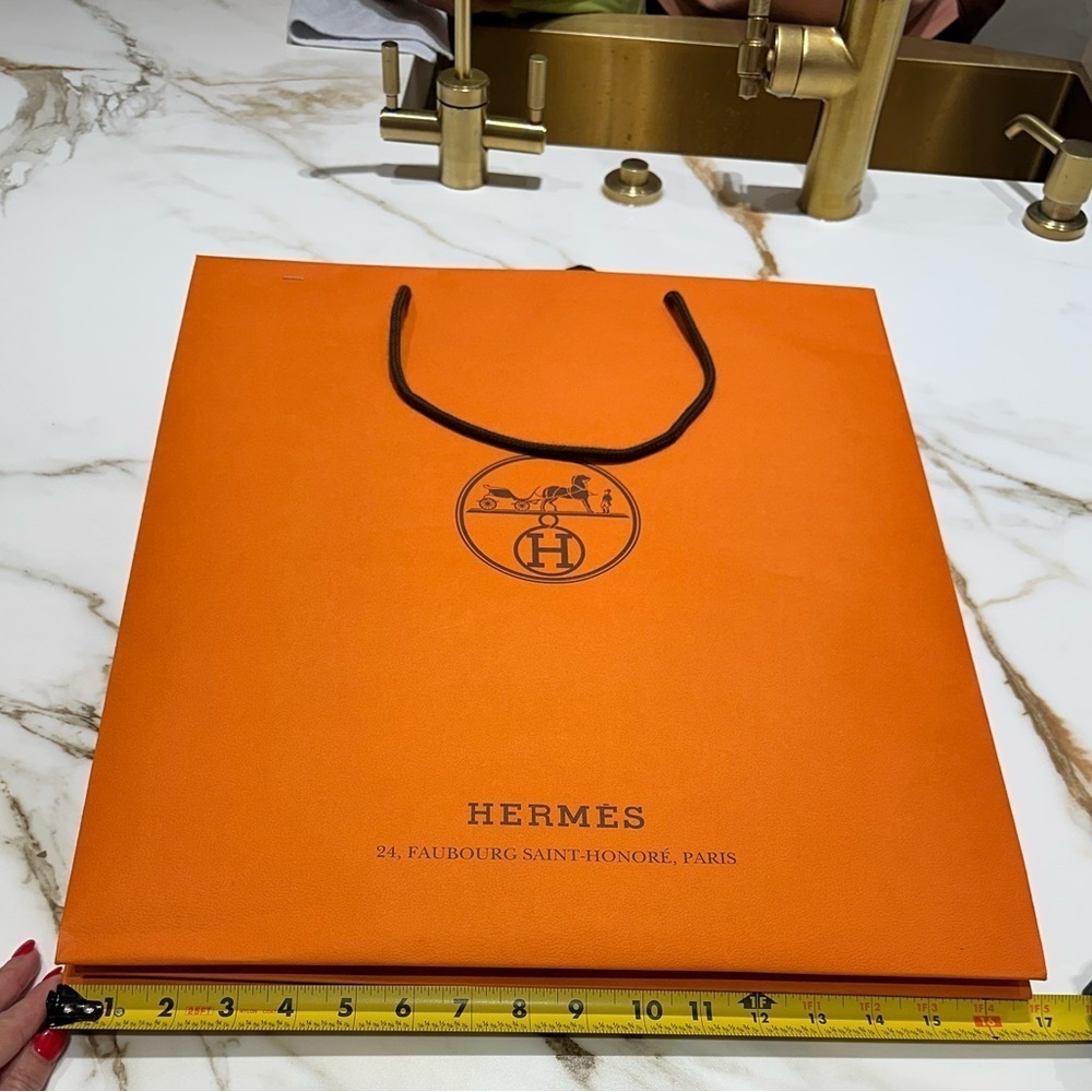 Hermès Signature Orange Bag with Black Handles - Picture 4 of 7